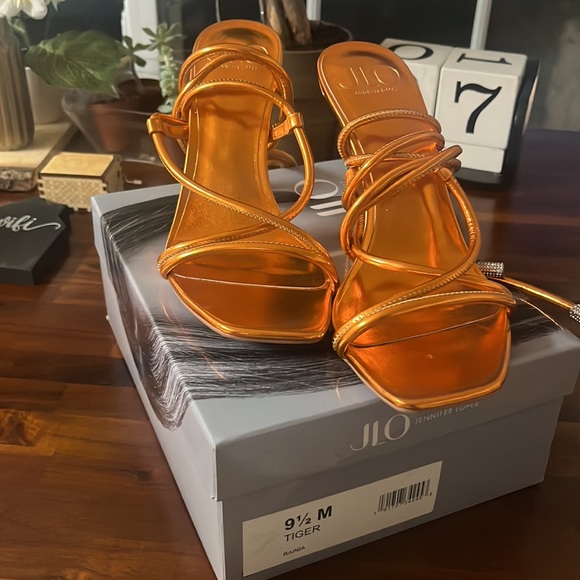 Orange tie up heels by Jlo - Picture 3 of 3